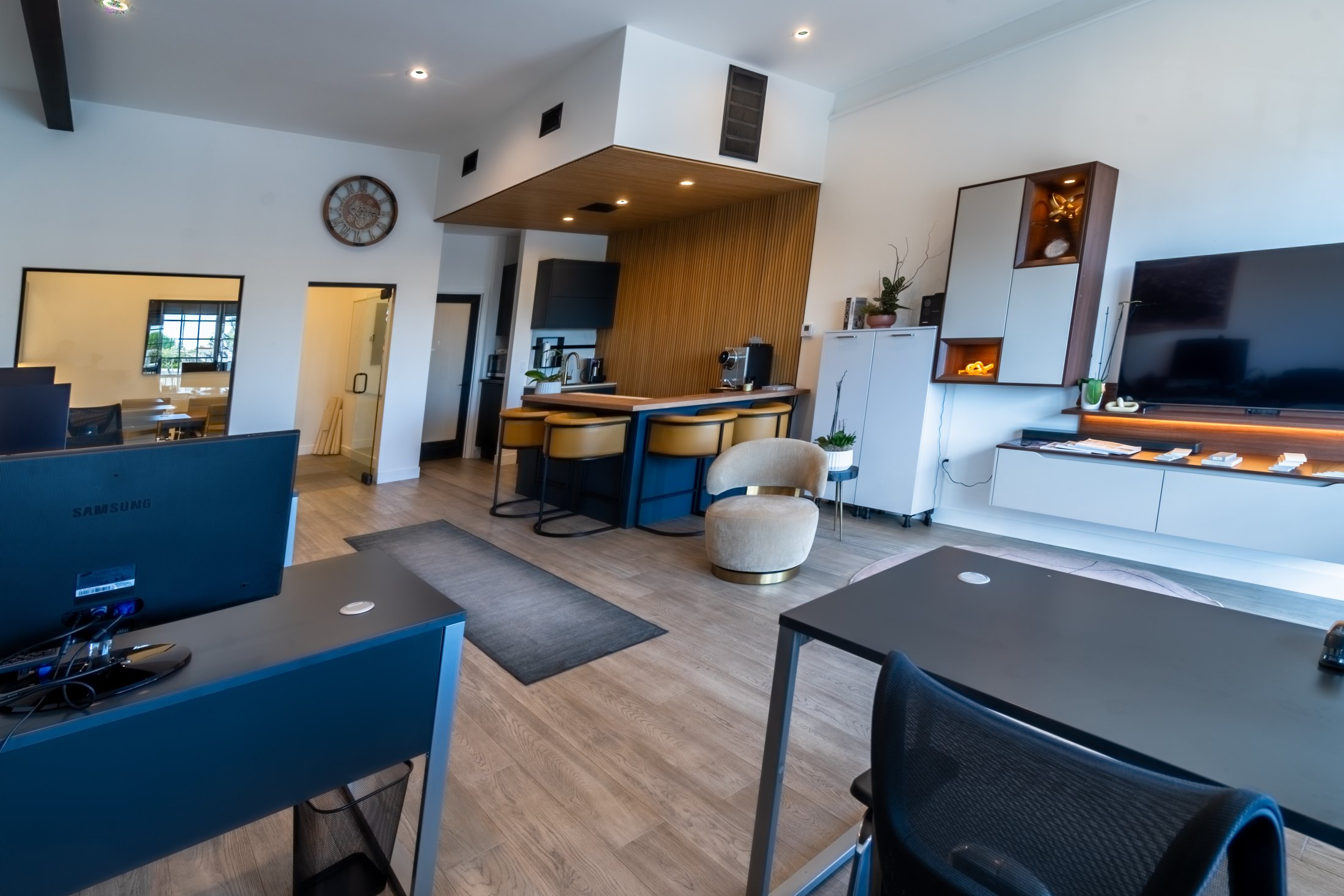 Meeting and lounge areas